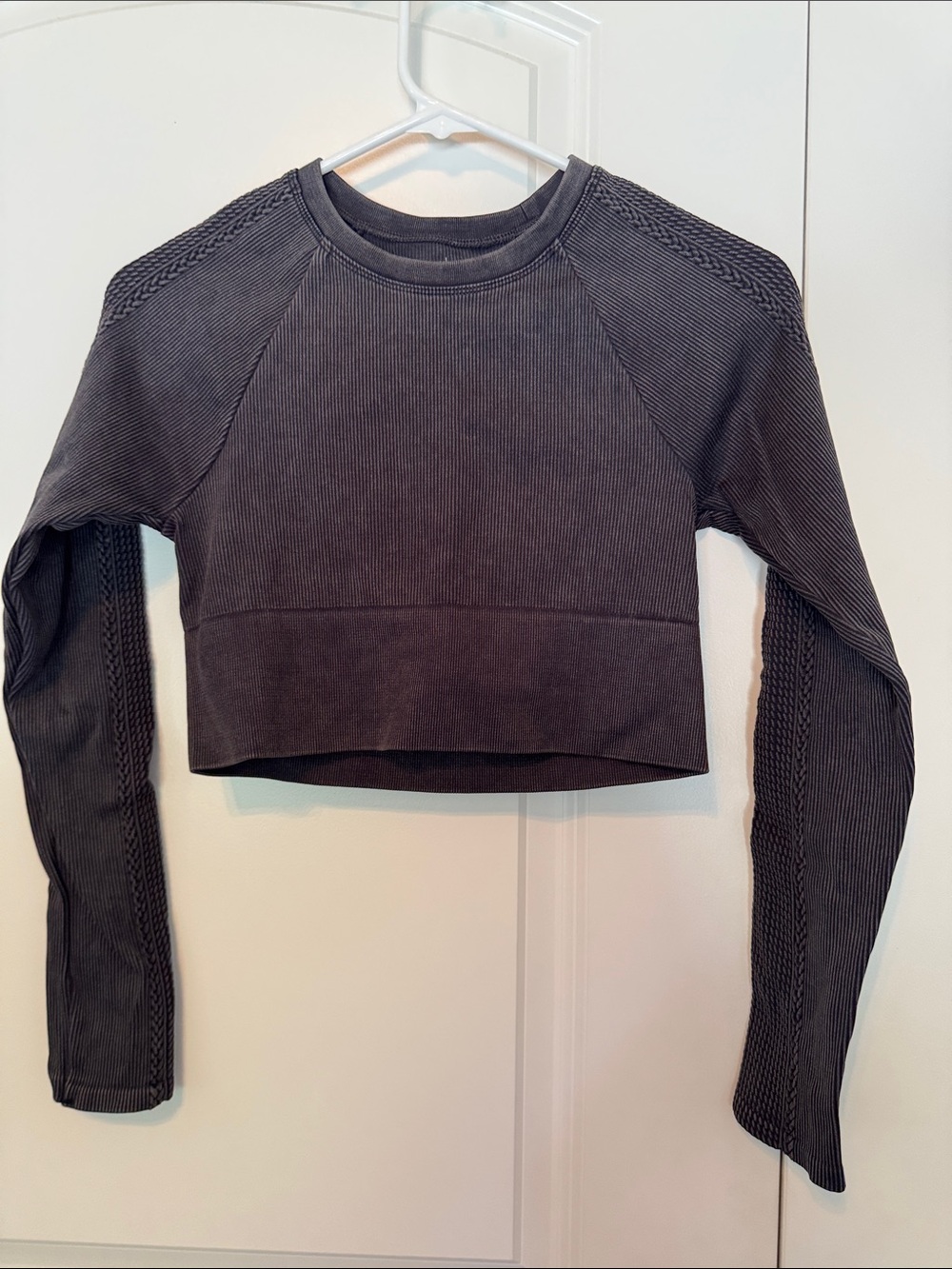 Cropped Ribbed Long-Sleeve Top in Charcoal